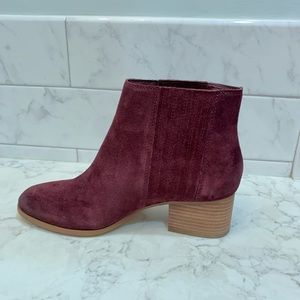 NWT ALDO never been worn maroon booties ✨